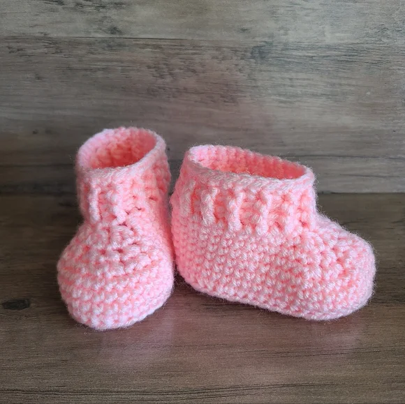 New pink baby booties, Baby shoes, crochet shoes, newborn shoes, girl shoes - Picture 5 of 10